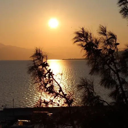 Tsirigotis Standard Sea View מלון